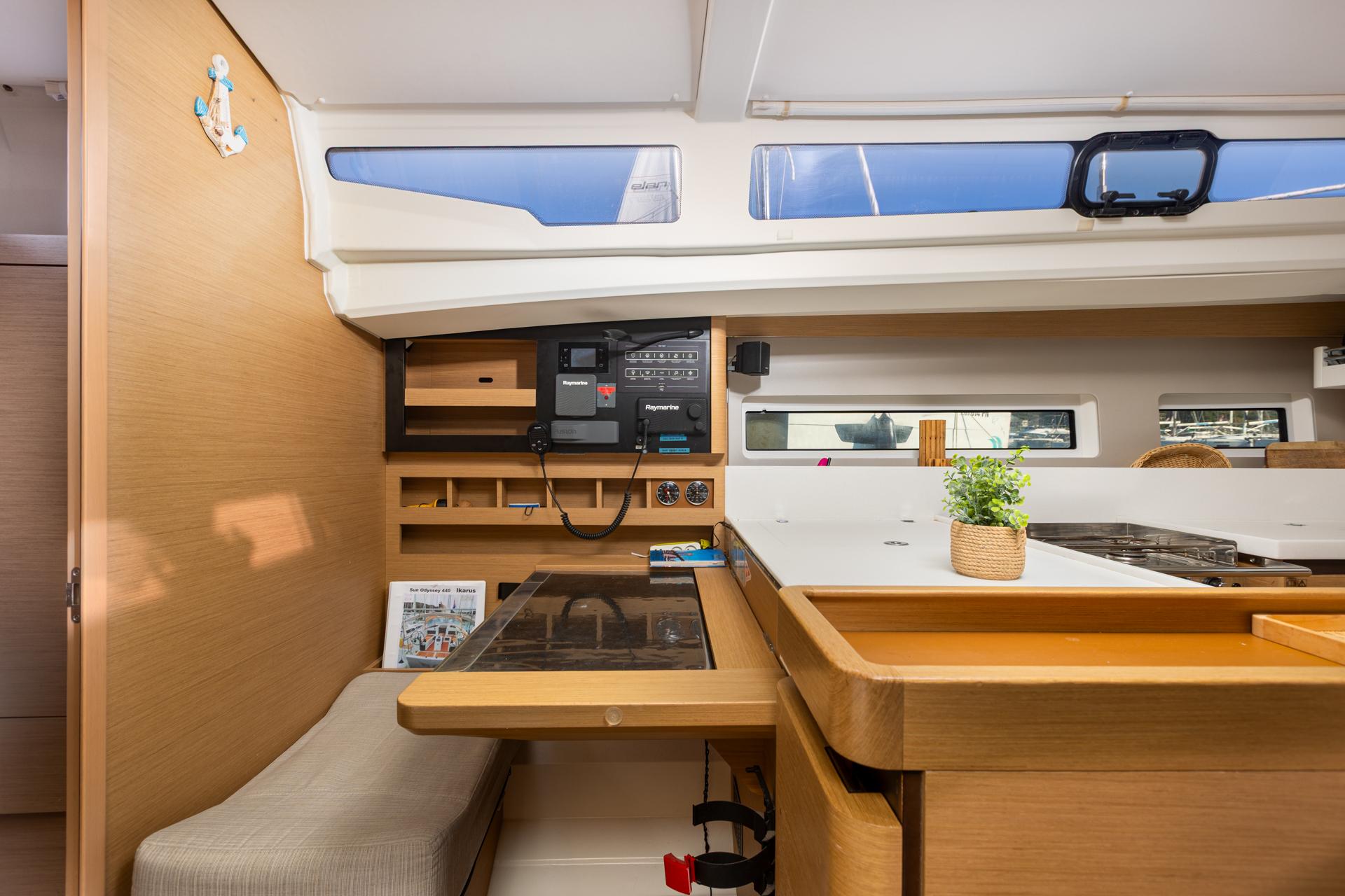 Sun Odyssey 440 - 3 cab., picture 8