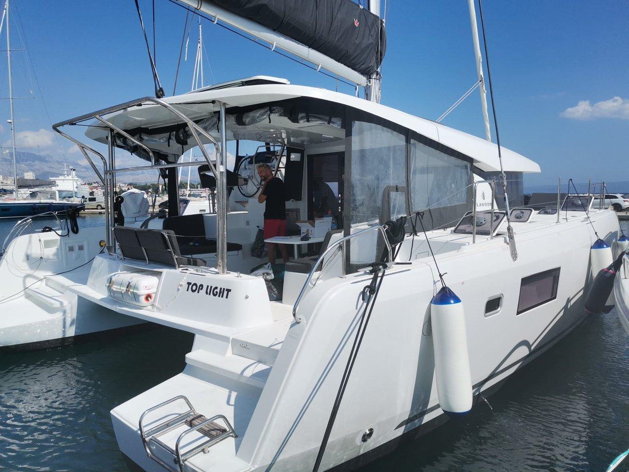 Lagoon 42 - 4 + 2 cab., picture 1