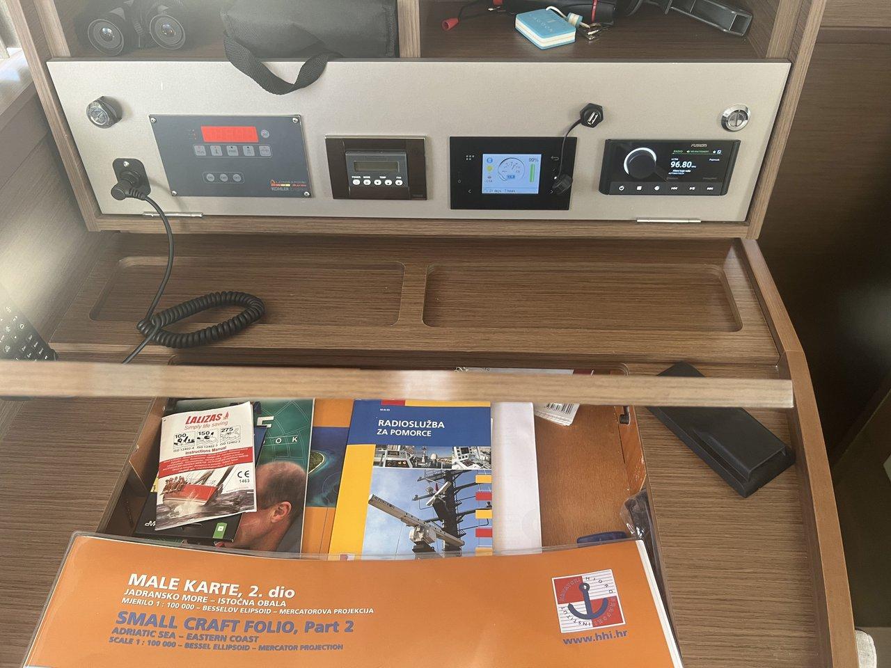 Lagoon 42 - 4 + 2 cab., picture 24