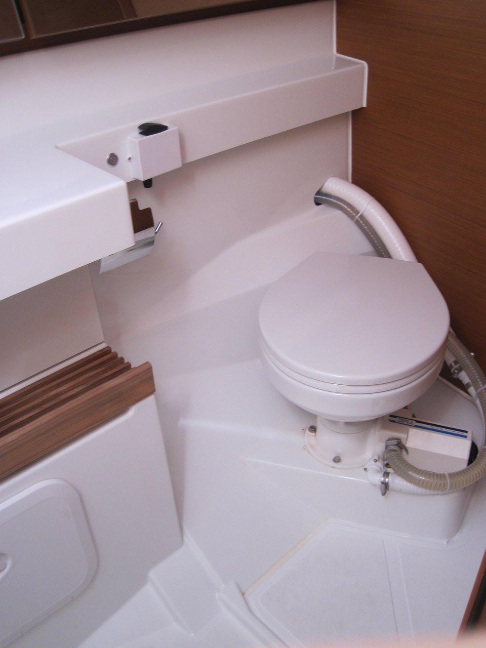 Sun Odyssey 440 - 4 cab., picture 30