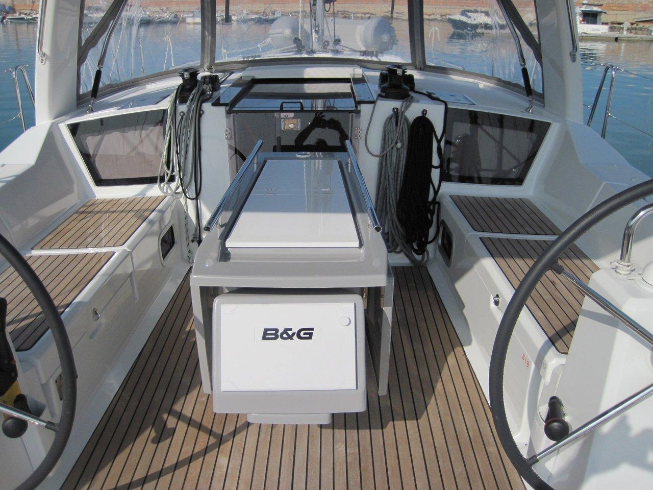 Oceanis 41.1, picture 5