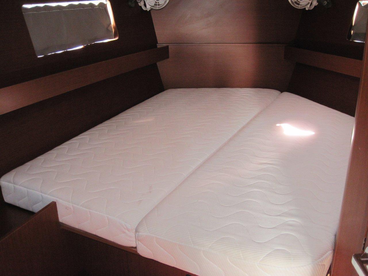 Oceanis 41.1, picture 17