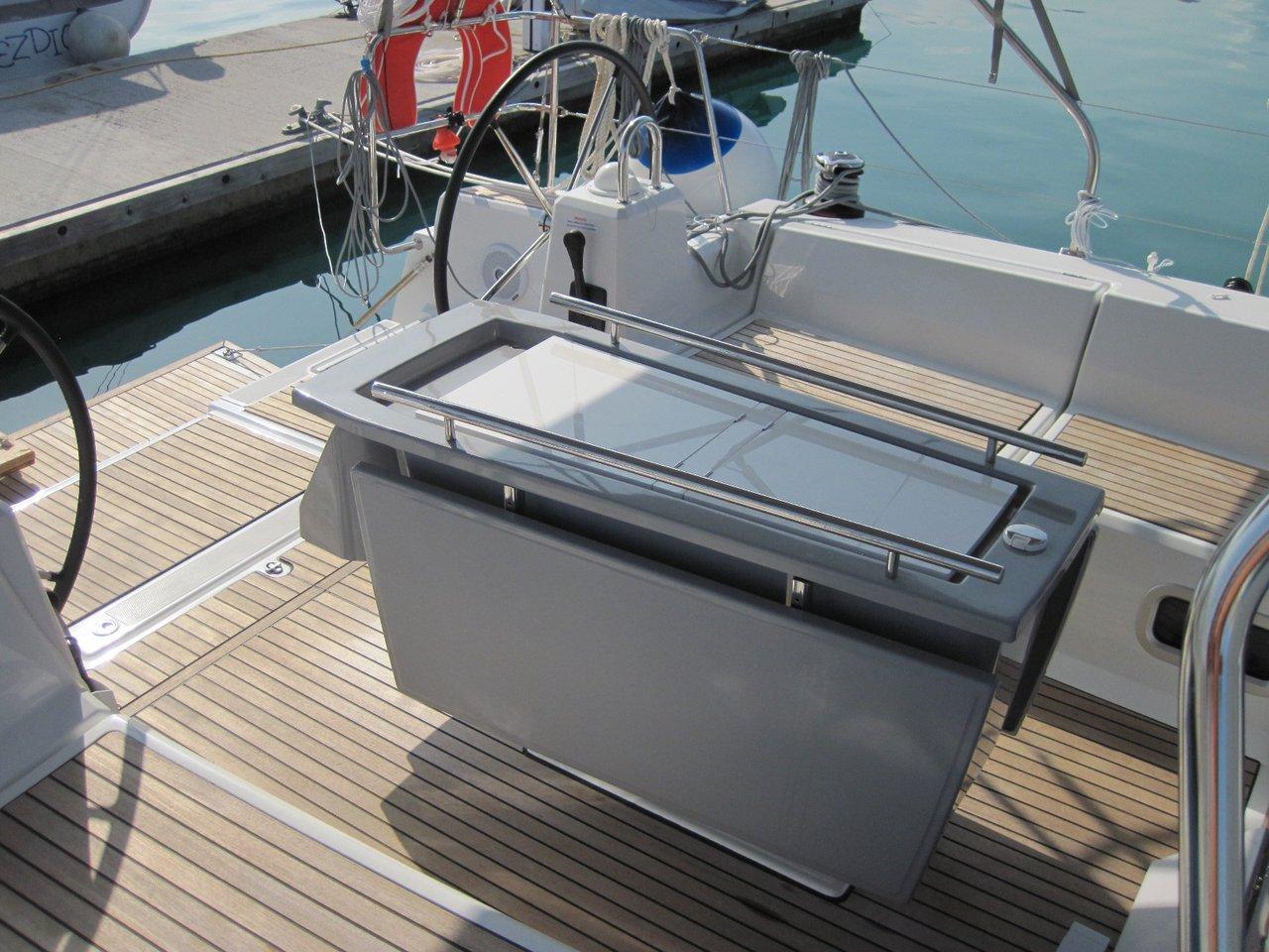 Oceanis 41.1, picture 9