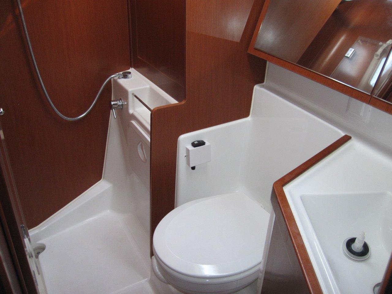 Oceanis 41.1, picture 21