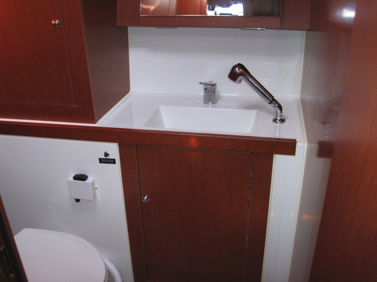 Oceanis 41.1, picture 22