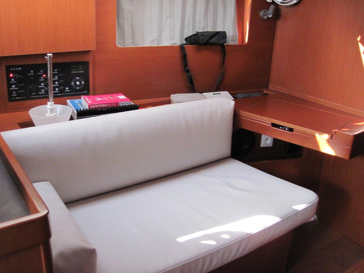 Oceanis 41.1, picture 15