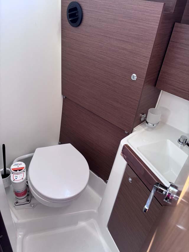 Oceanis 38.1, picture 12