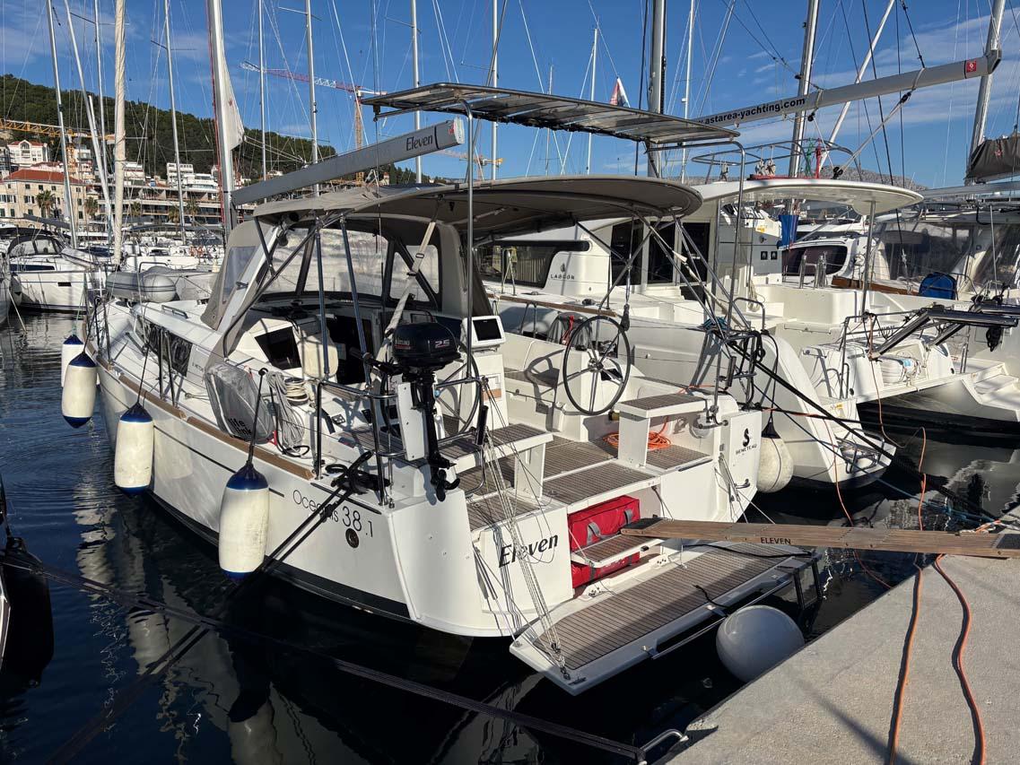 Oceanis 38.1, picture 5