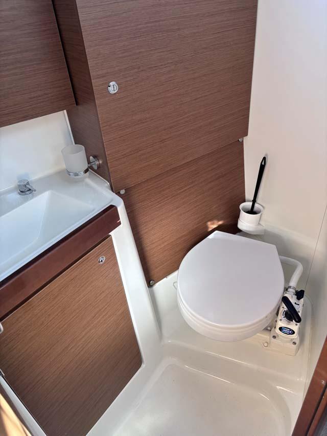 Oceanis 38.1, picture 11