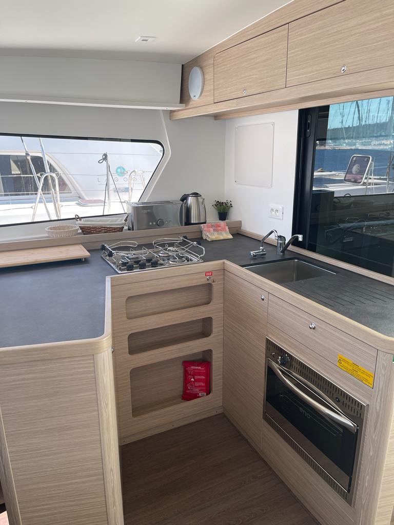 Lagoon 42 Millenium, picture 8