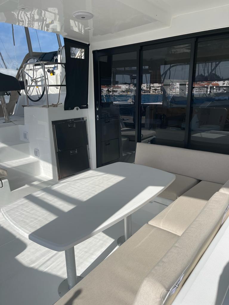 Lagoon 42 Millenium, picture 5