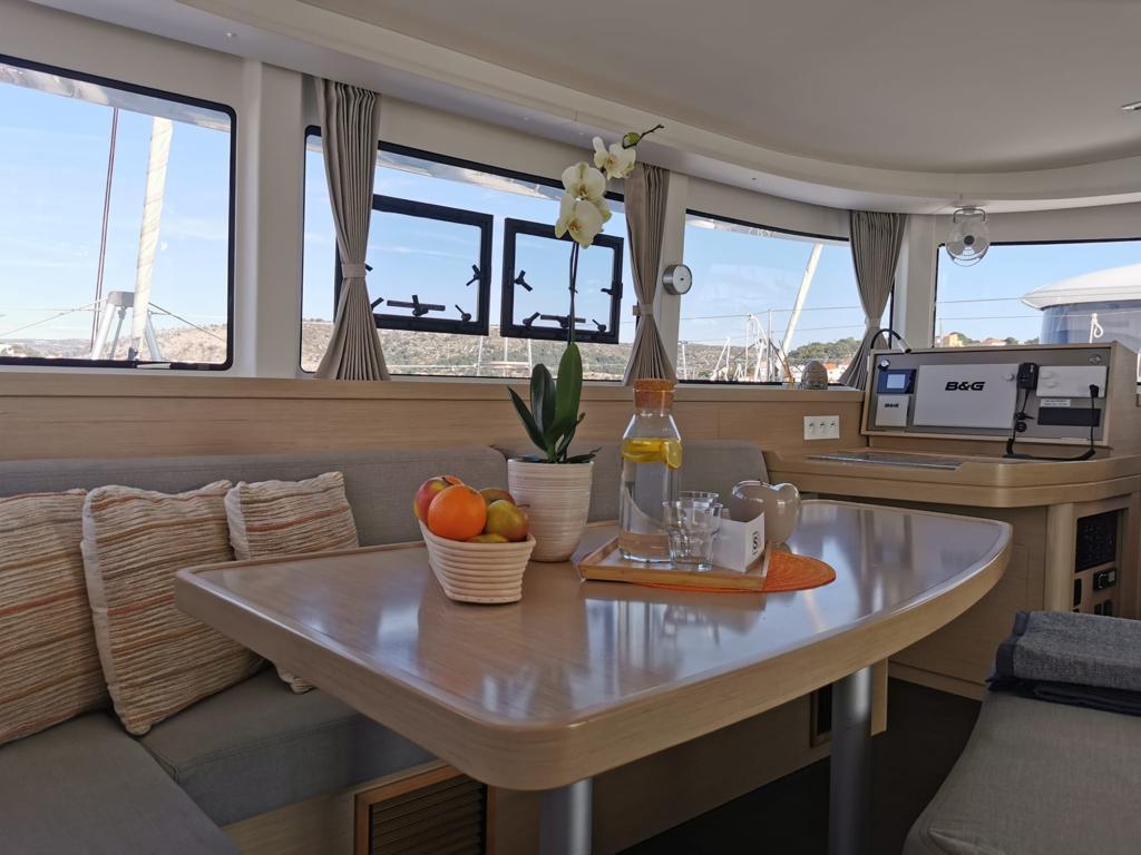 Lagoon 42 Millenium, picture 9