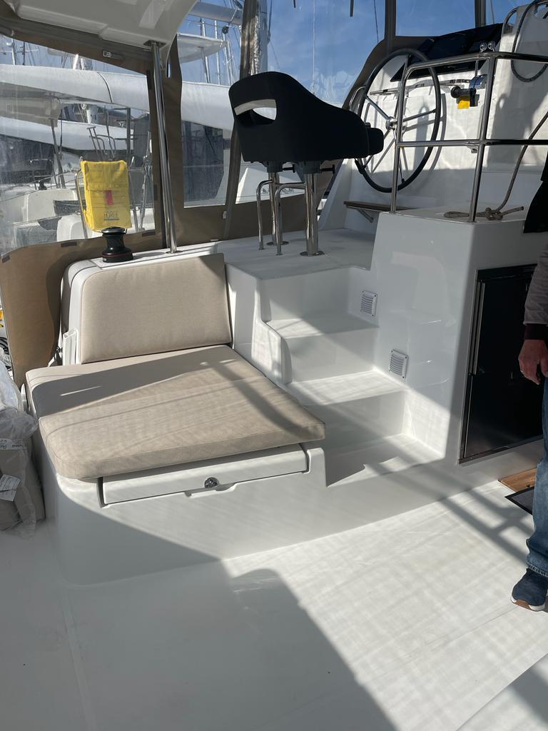 Lagoon 42 Millenium, picture 4