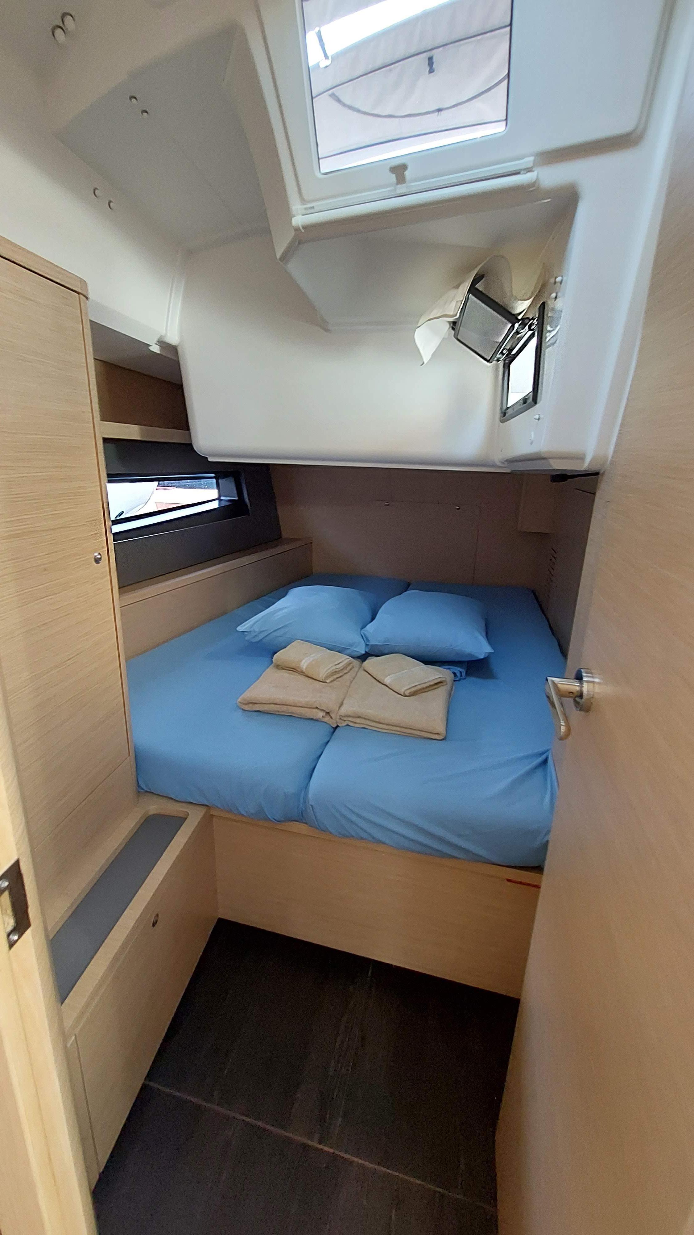 Dufour 41 - 3 cab., picture 11