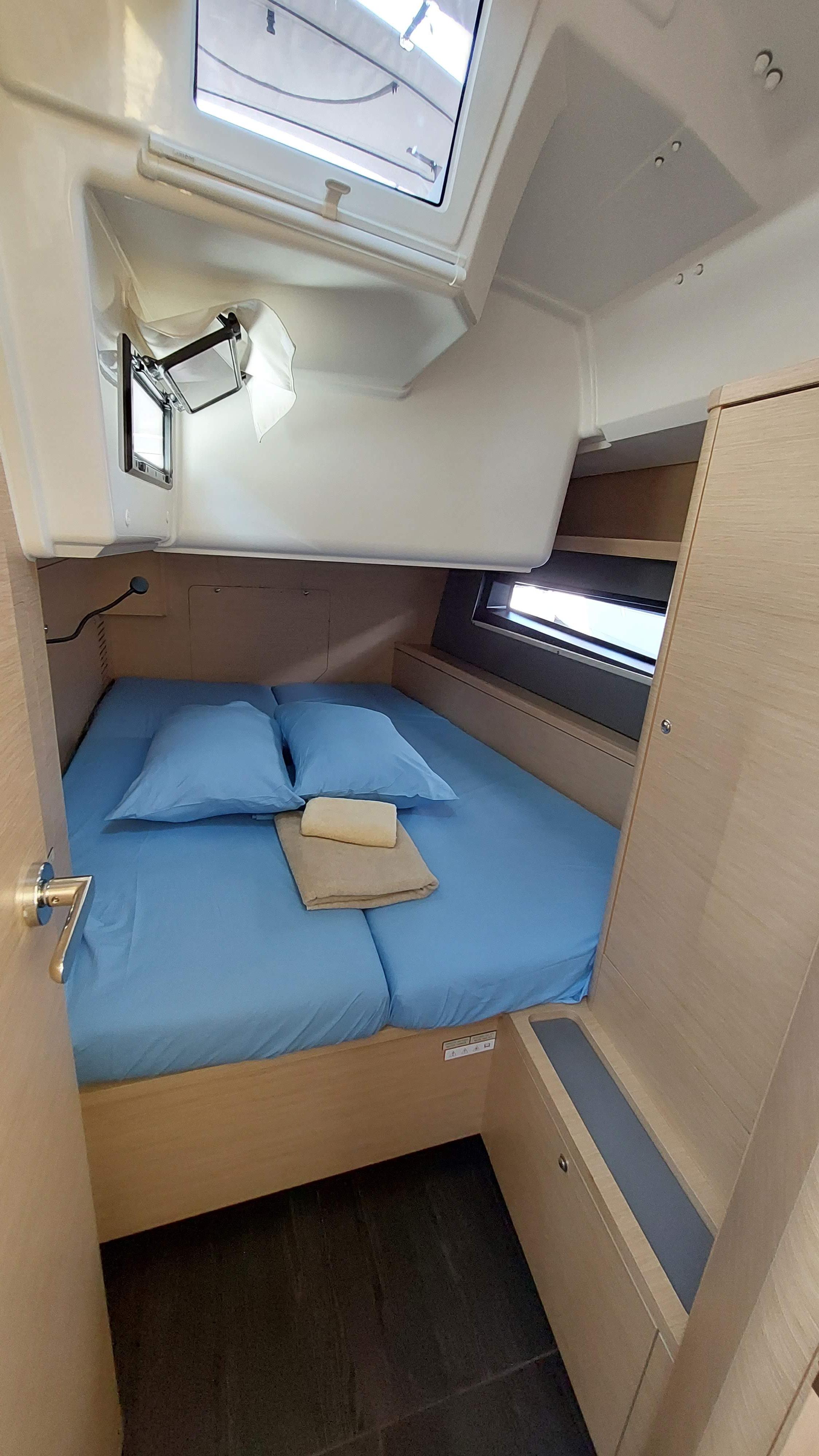 Dufour 41 - 3 cab., picture 12