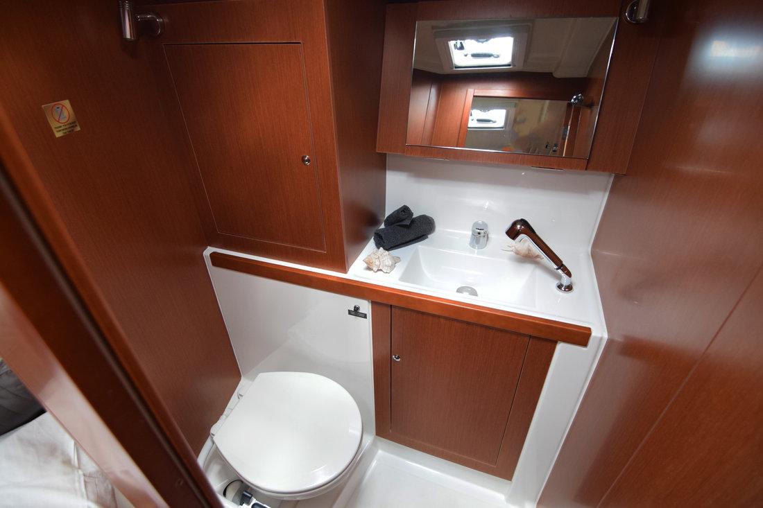 Oceanis 41.1, picture 15