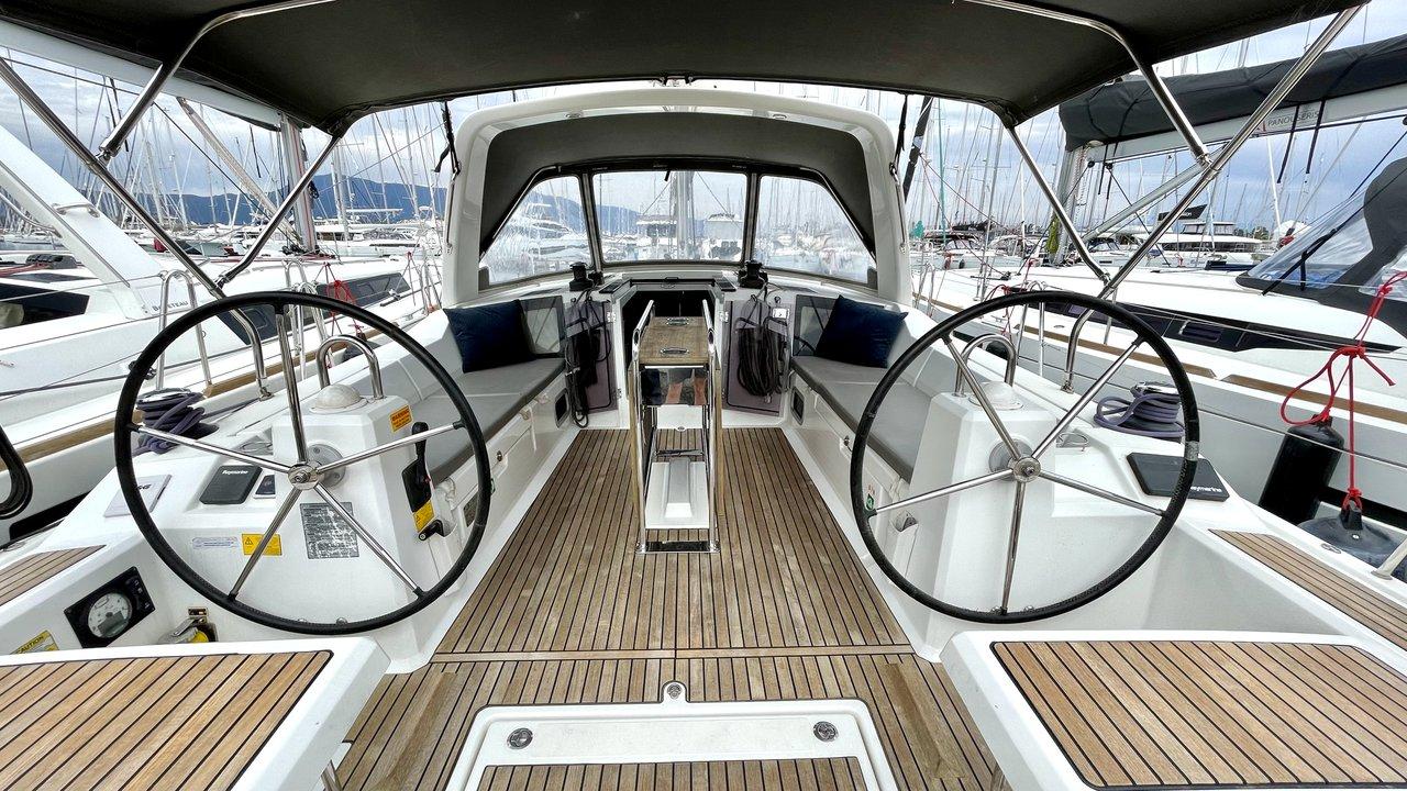 Oceanis 41.1, picture 4