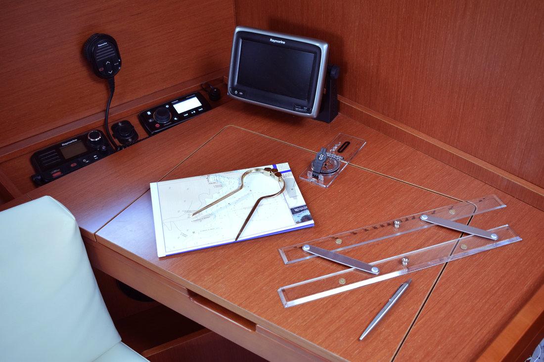 Oceanis 41.1, picture 10