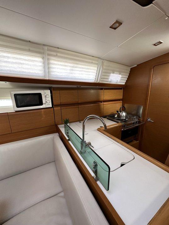 Sun Odyssey 389, picture 7