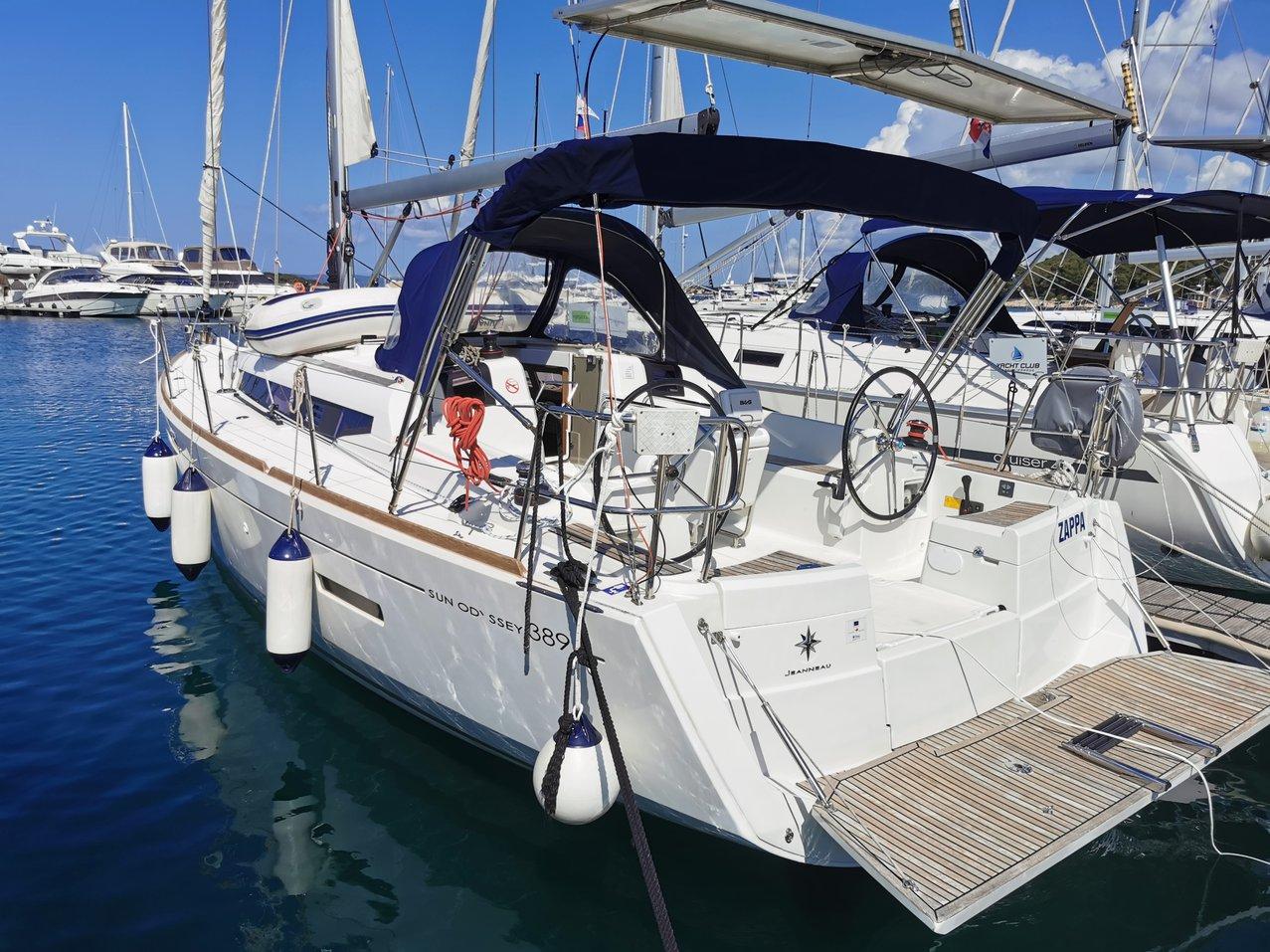 Sun Odyssey 389, picture 3