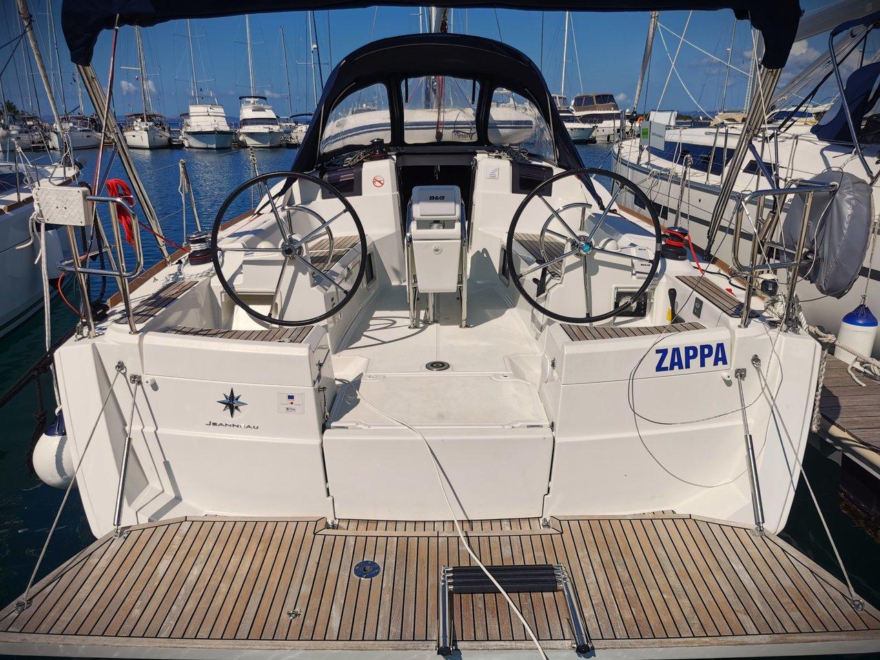Sun Odyssey 389, picture 1