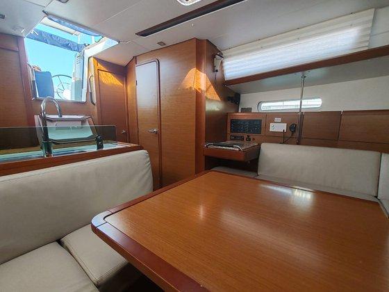 Sun Odyssey 389, picture 3