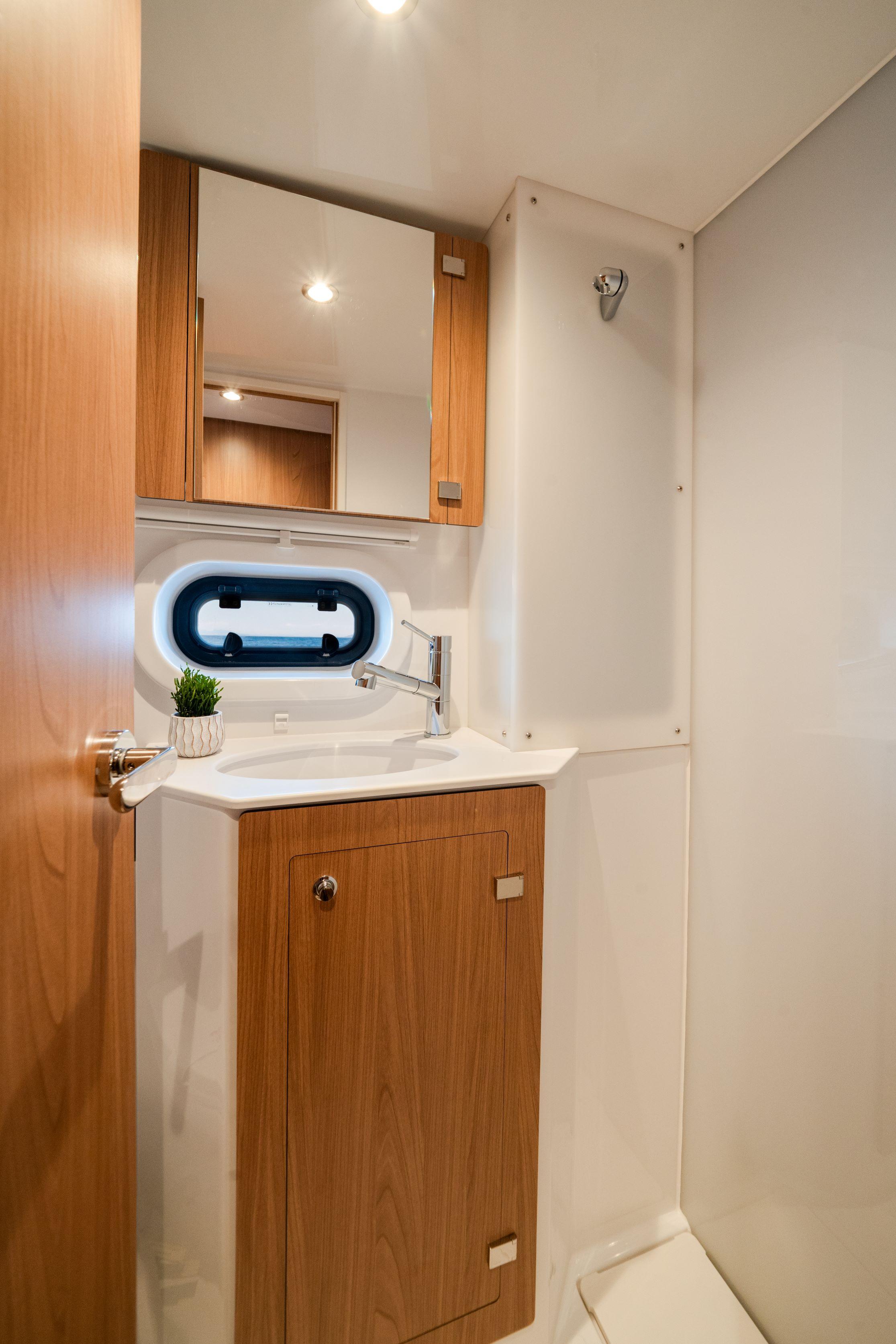 Bali 4.2 - 4 + 1 cab., picture 15