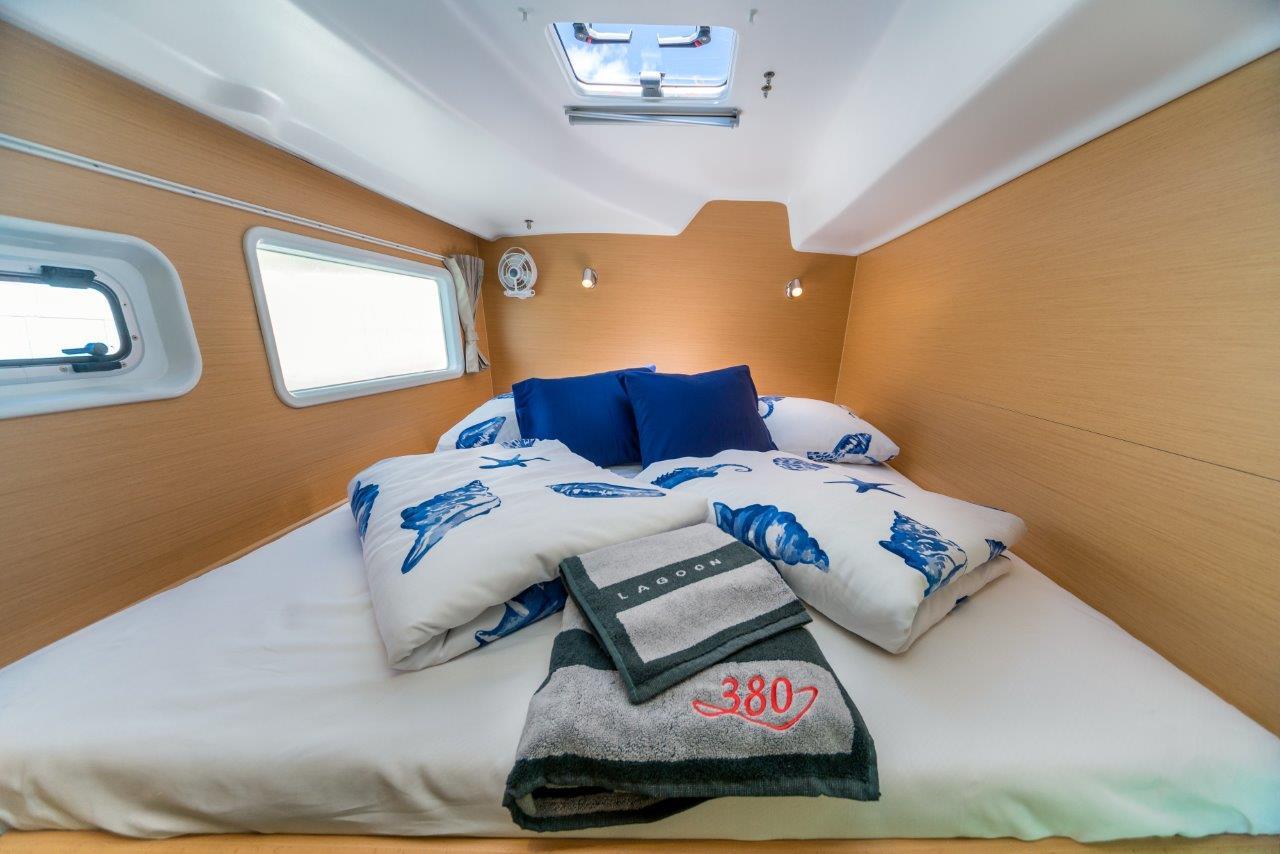 Lagoon 380 - 4 + 2 cab., picture 10