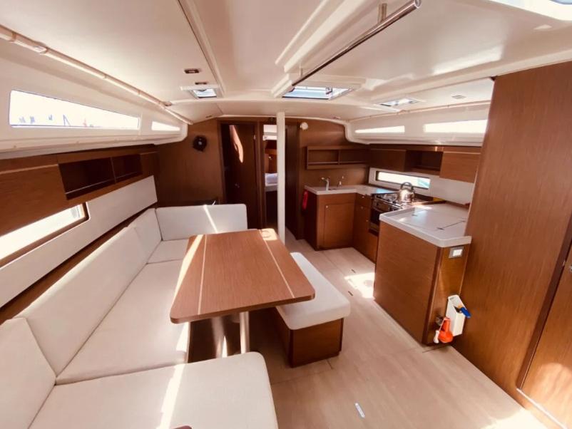 Oceanis 40.1, picture 5