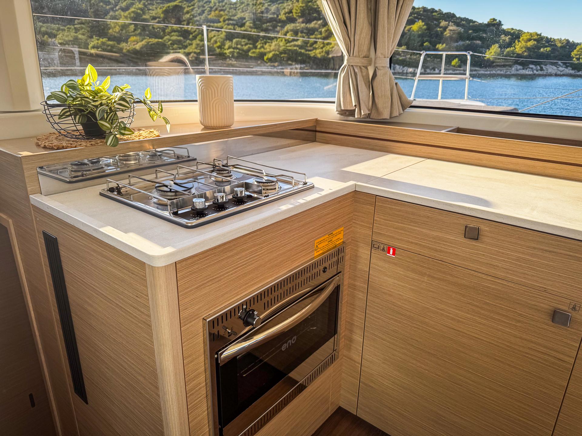 Lagoon 43 - 4 + 2 cab., picture 9