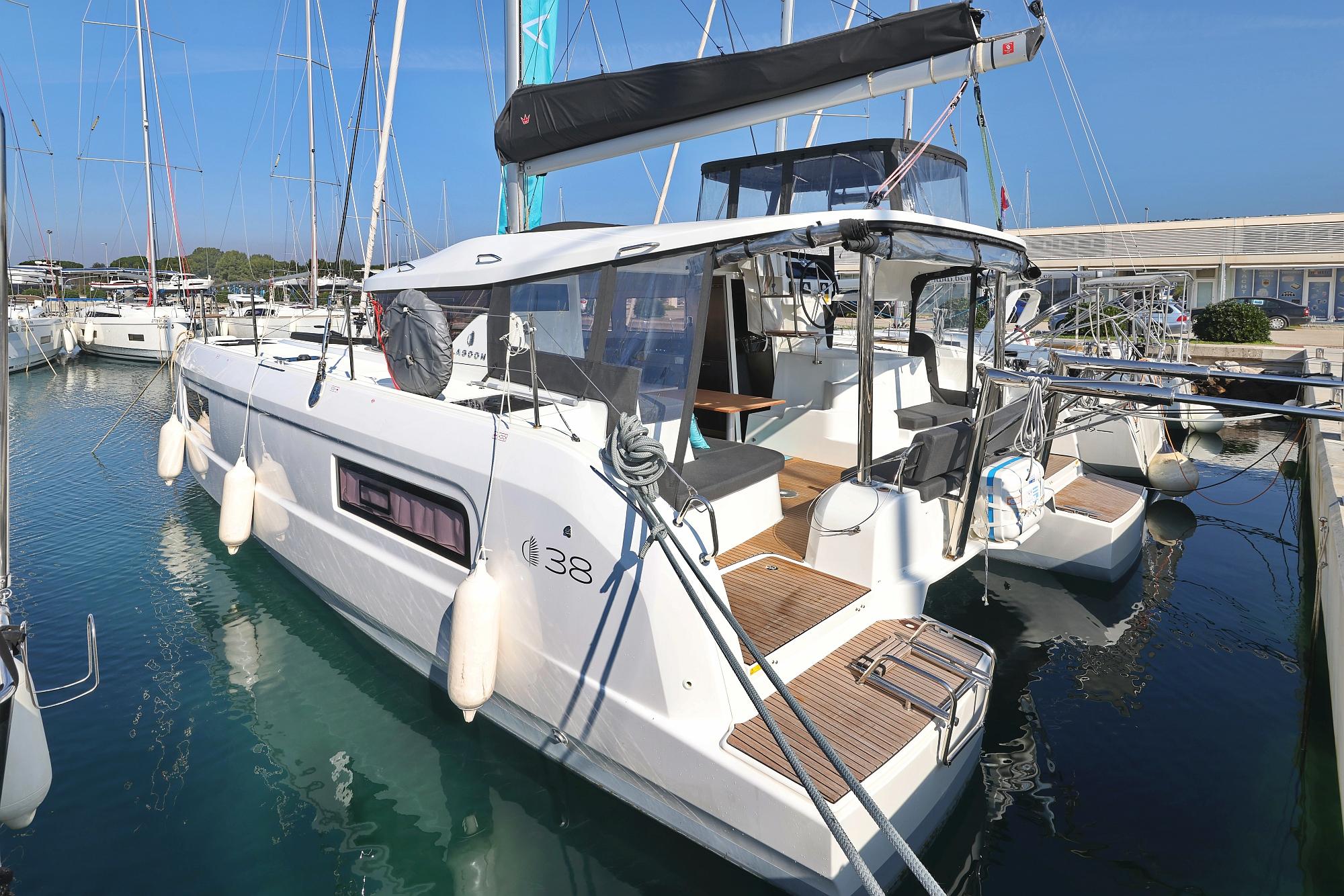 Lagoon 38 - 3 + 2 cab., picture 18