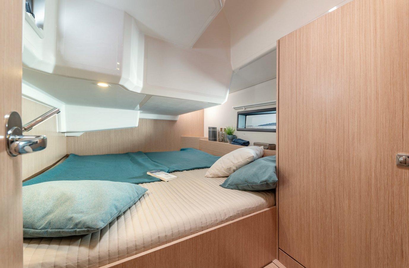 Bavaria C42, picture 7