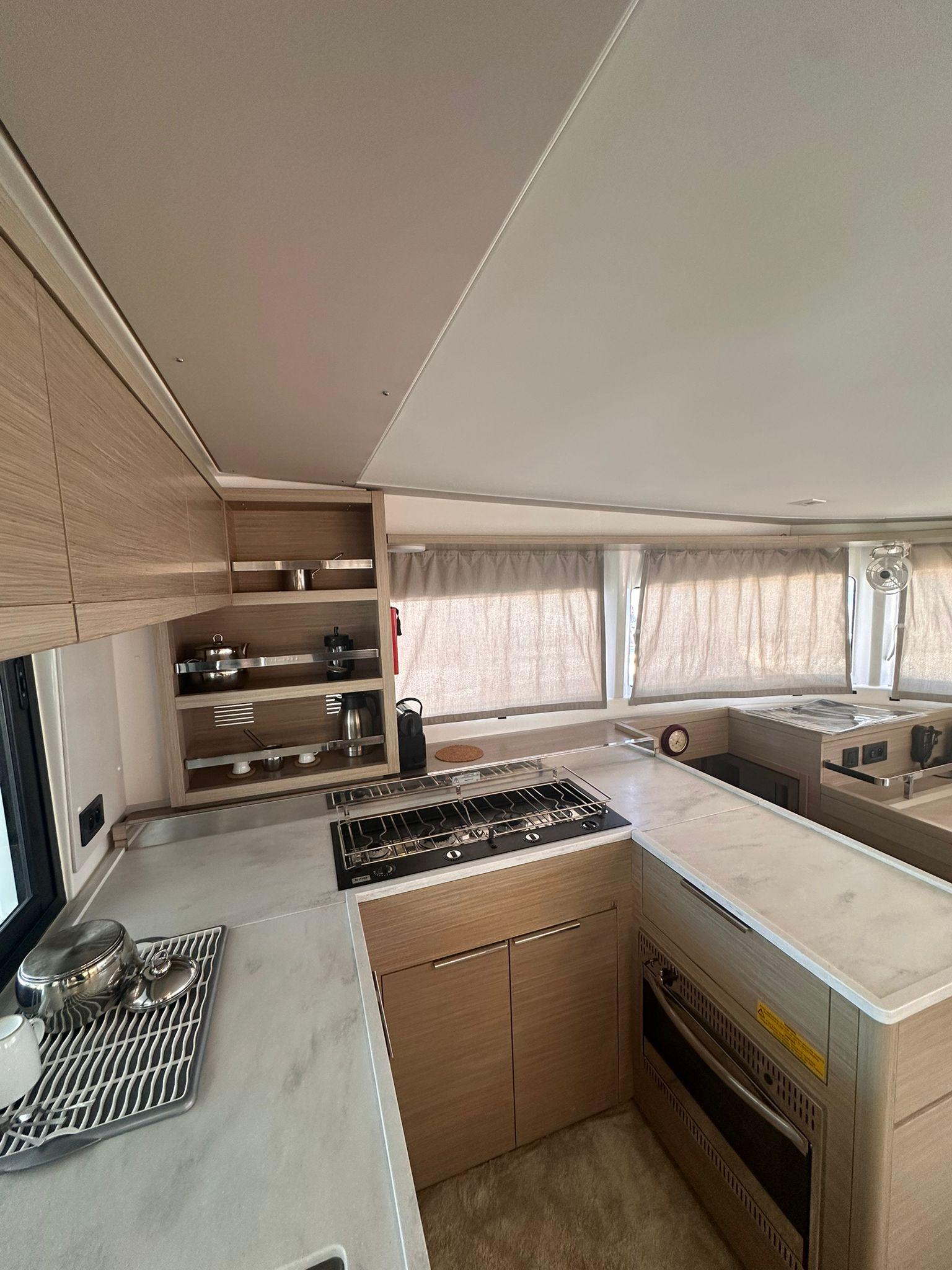 Lagoon 46 - 4 + 1 cab., picture 3