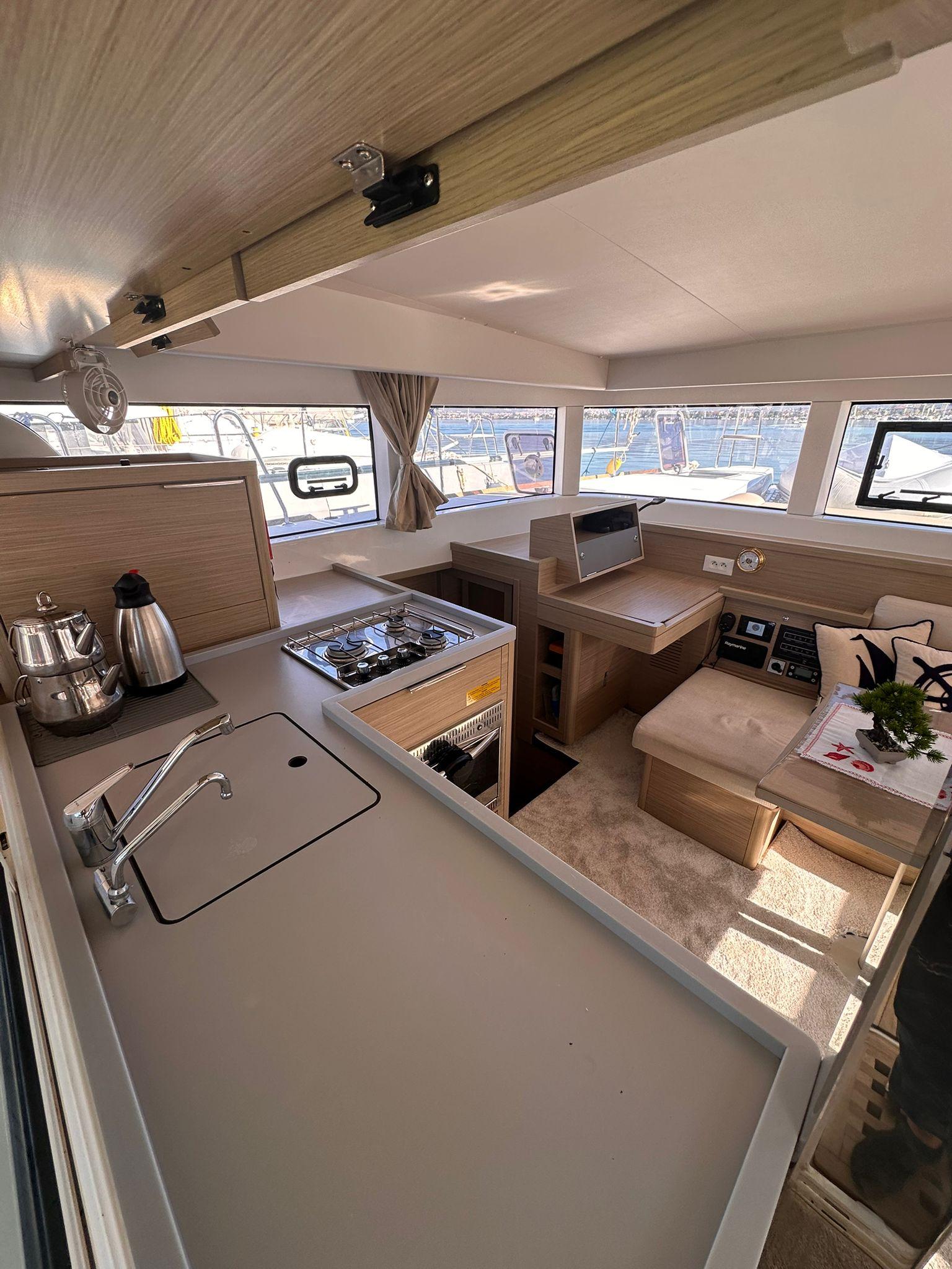 Lagoon 40 - 4 + 2 cab, picture 7