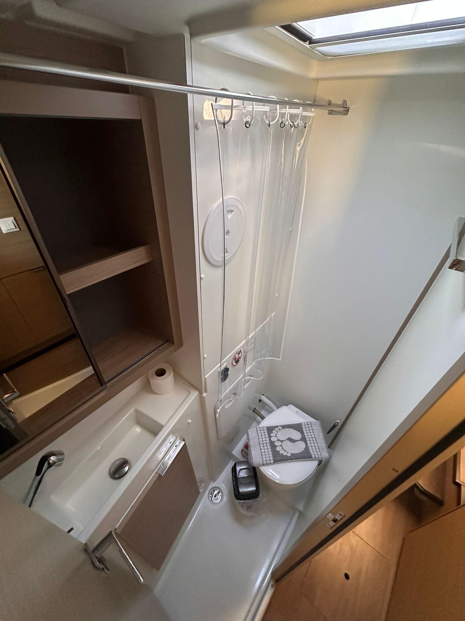 Lagoon 40 - 4 + 2 cab, picture 12