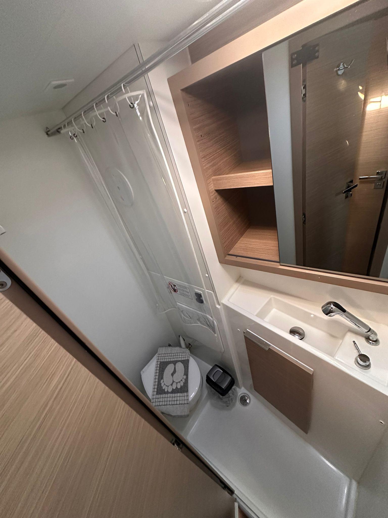 Lagoon 40 - 4 + 2 cab, picture 11