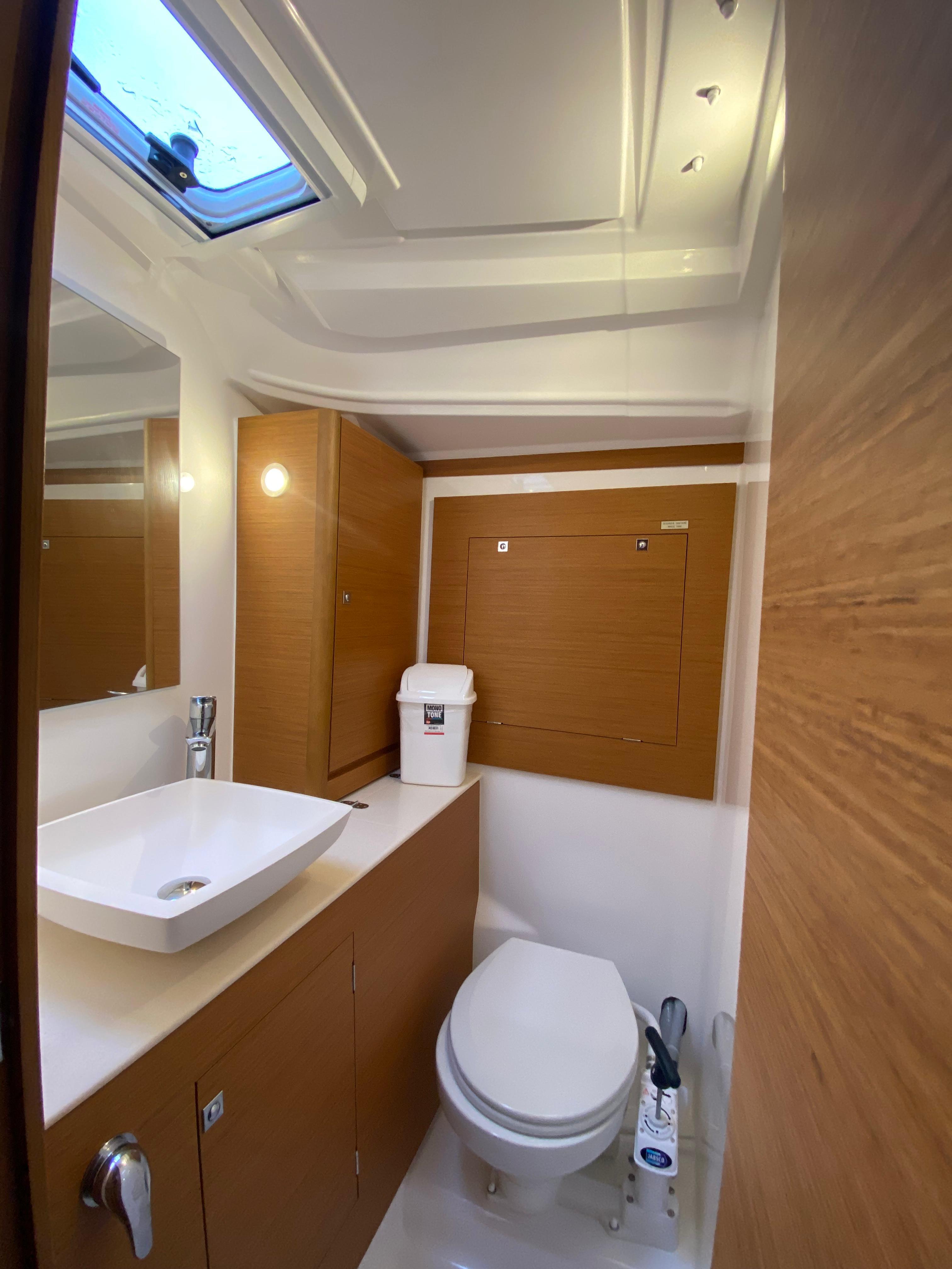 Dufour 390, picture 16