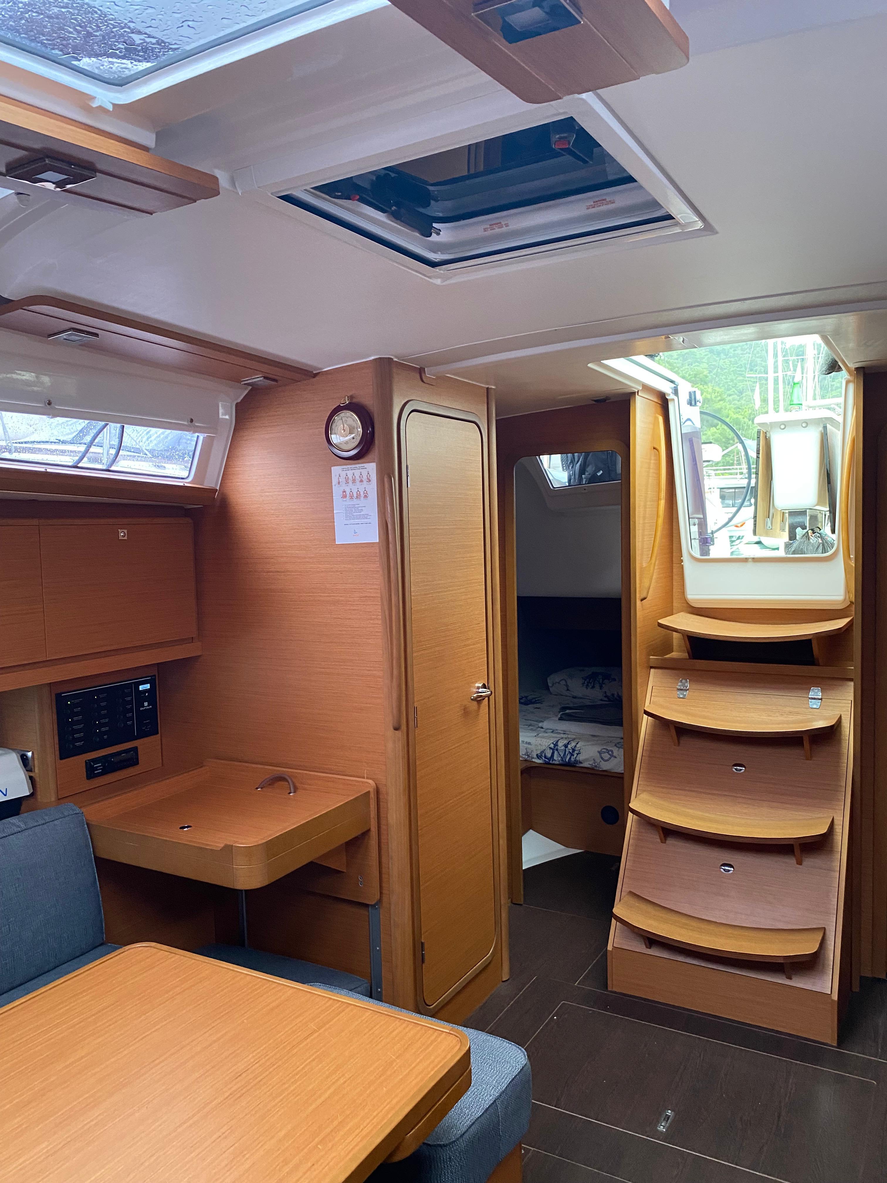 Dufour 390, picture 9