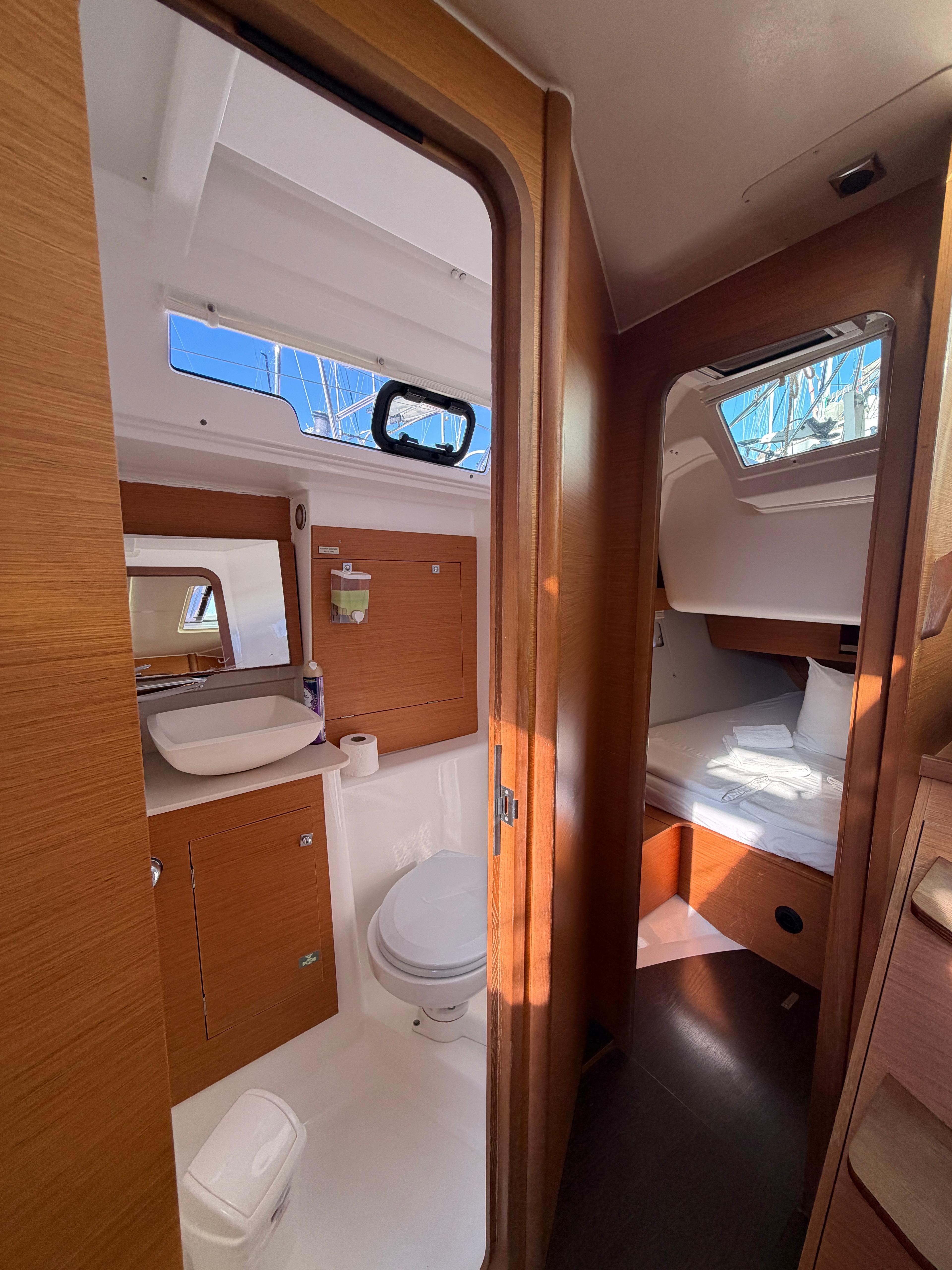 Dufour 390, picture 17