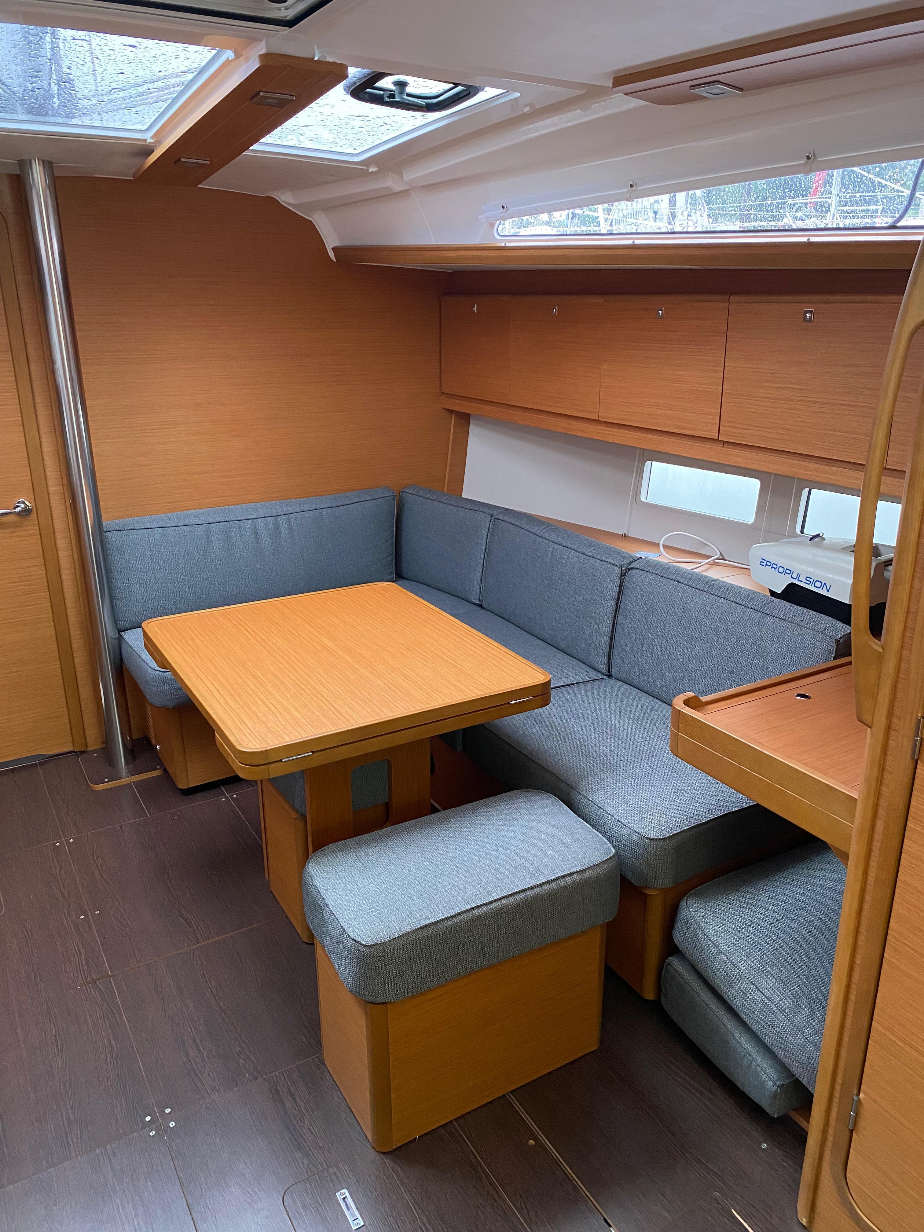 Dufour 390, picture 11