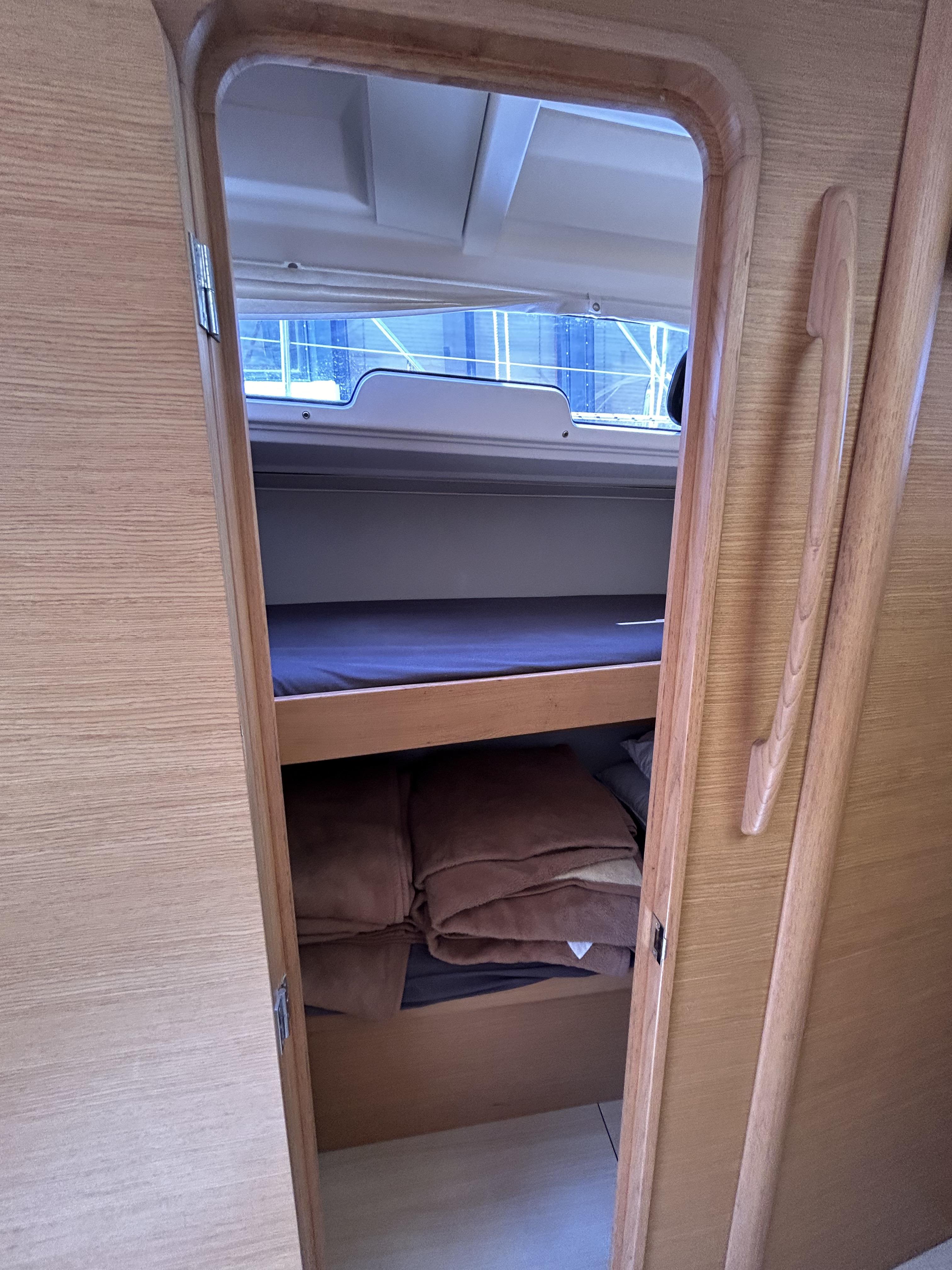 Dufour 430 GL, picture 7