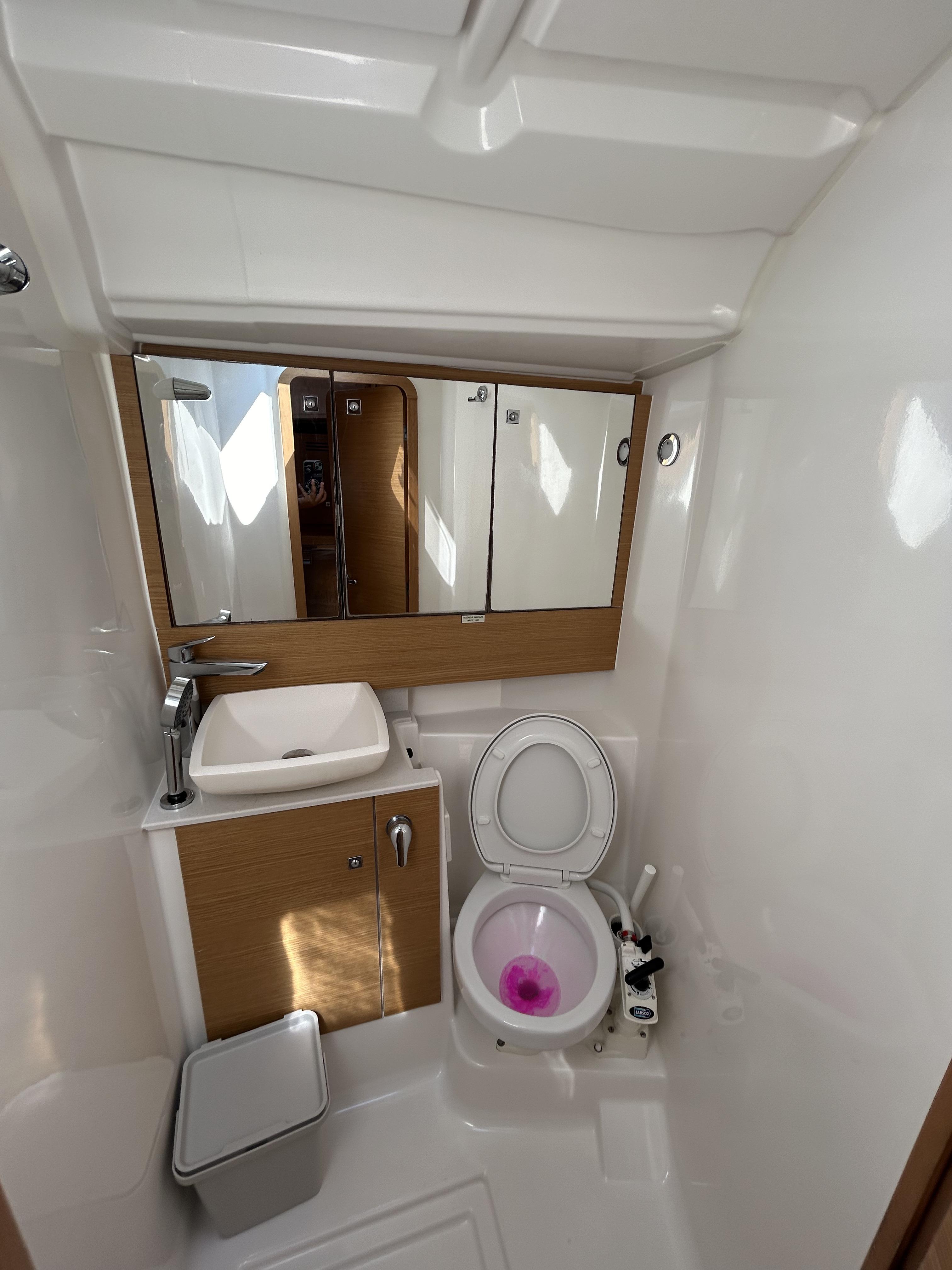 Dufour 430 GL, picture 5