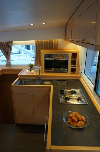 Lagoon 400 S2 - 4 + 2 cab., picture 6