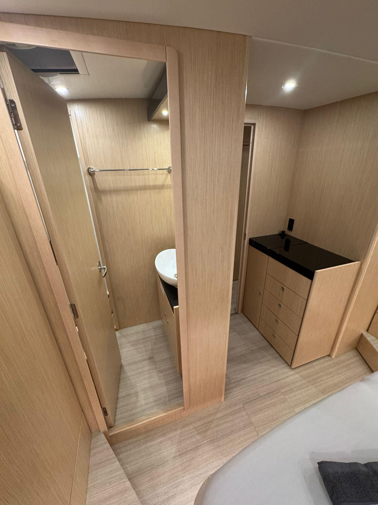 Bavaria Virtess 420 Fly, picture 24