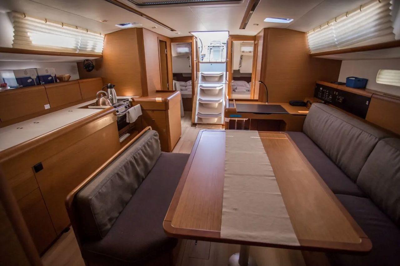 Sun Odyssey 519 - 5 cab., picture 9