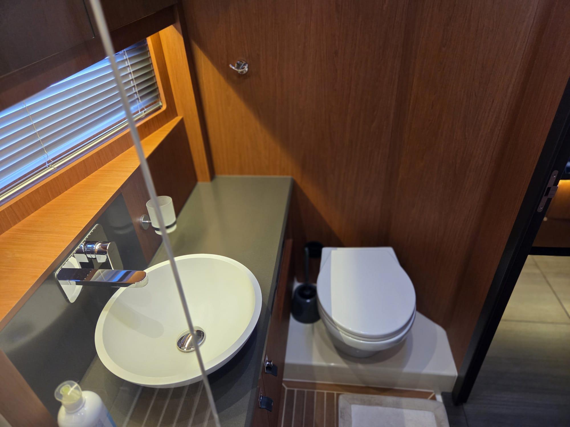 Oceanis Yacht 62 - 3 + 1, picture 4