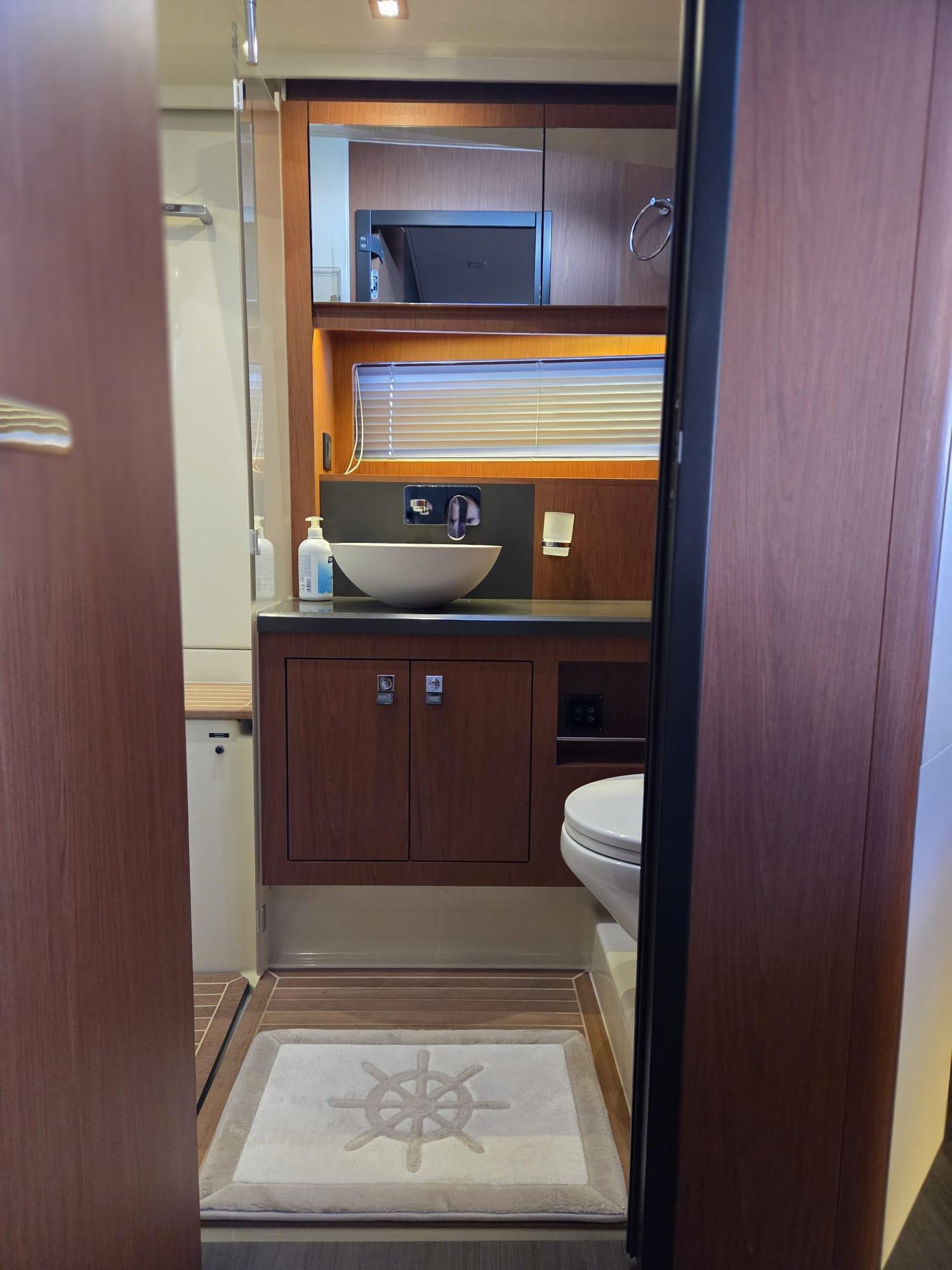 Oceanis Yacht 62 - 3 + 1, picture 11