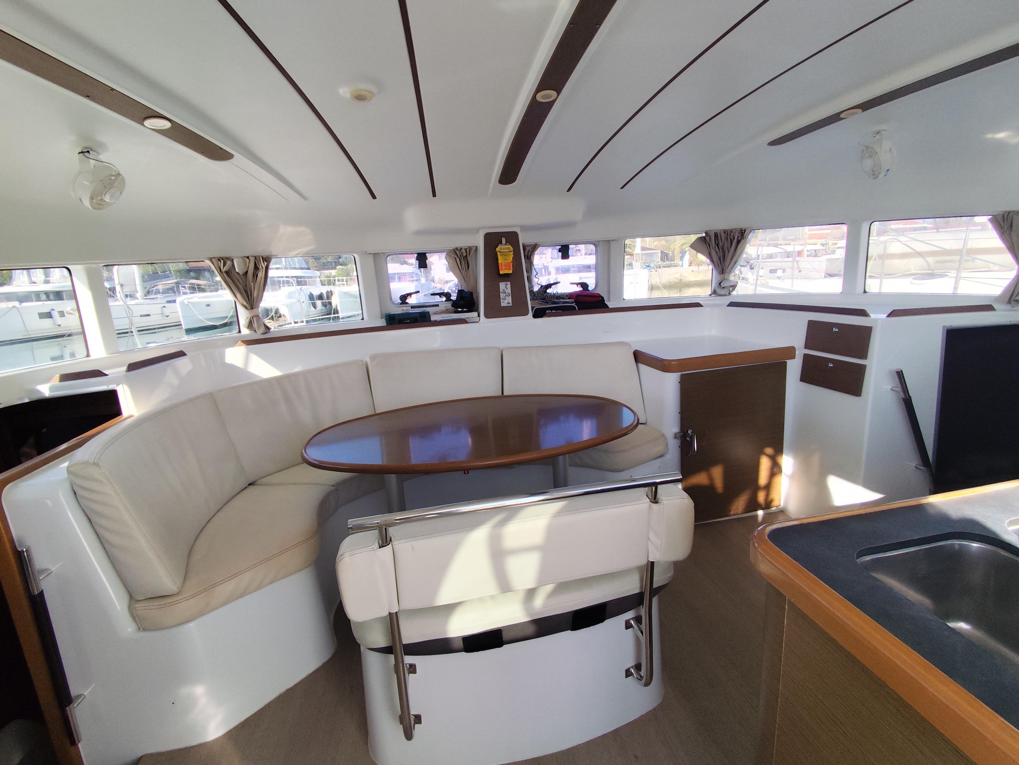 Lagoon 380 - 4 cab. - Whooper, picture 9