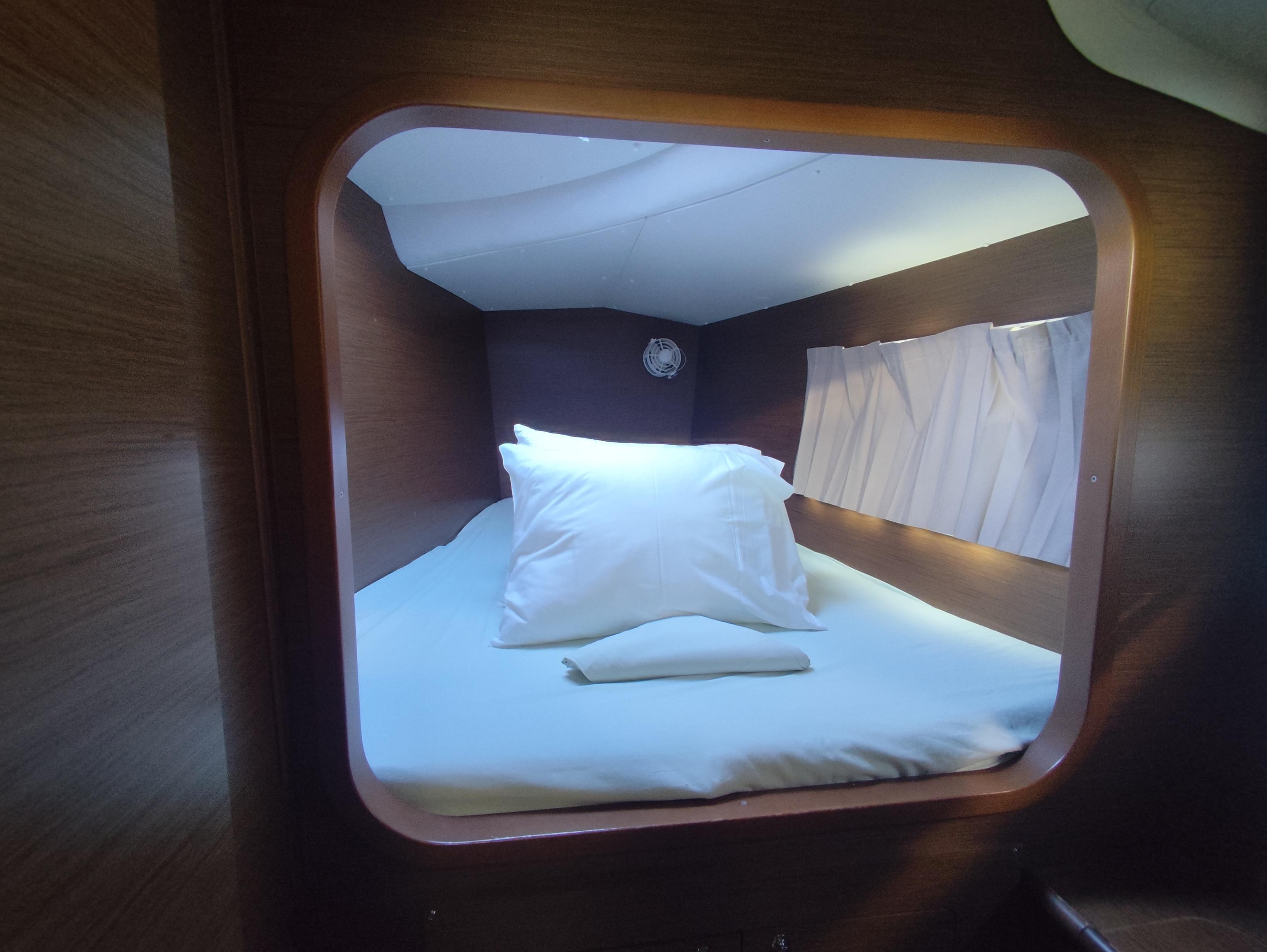 Lagoon 380 - 4 cab. - Whooper, picture 12