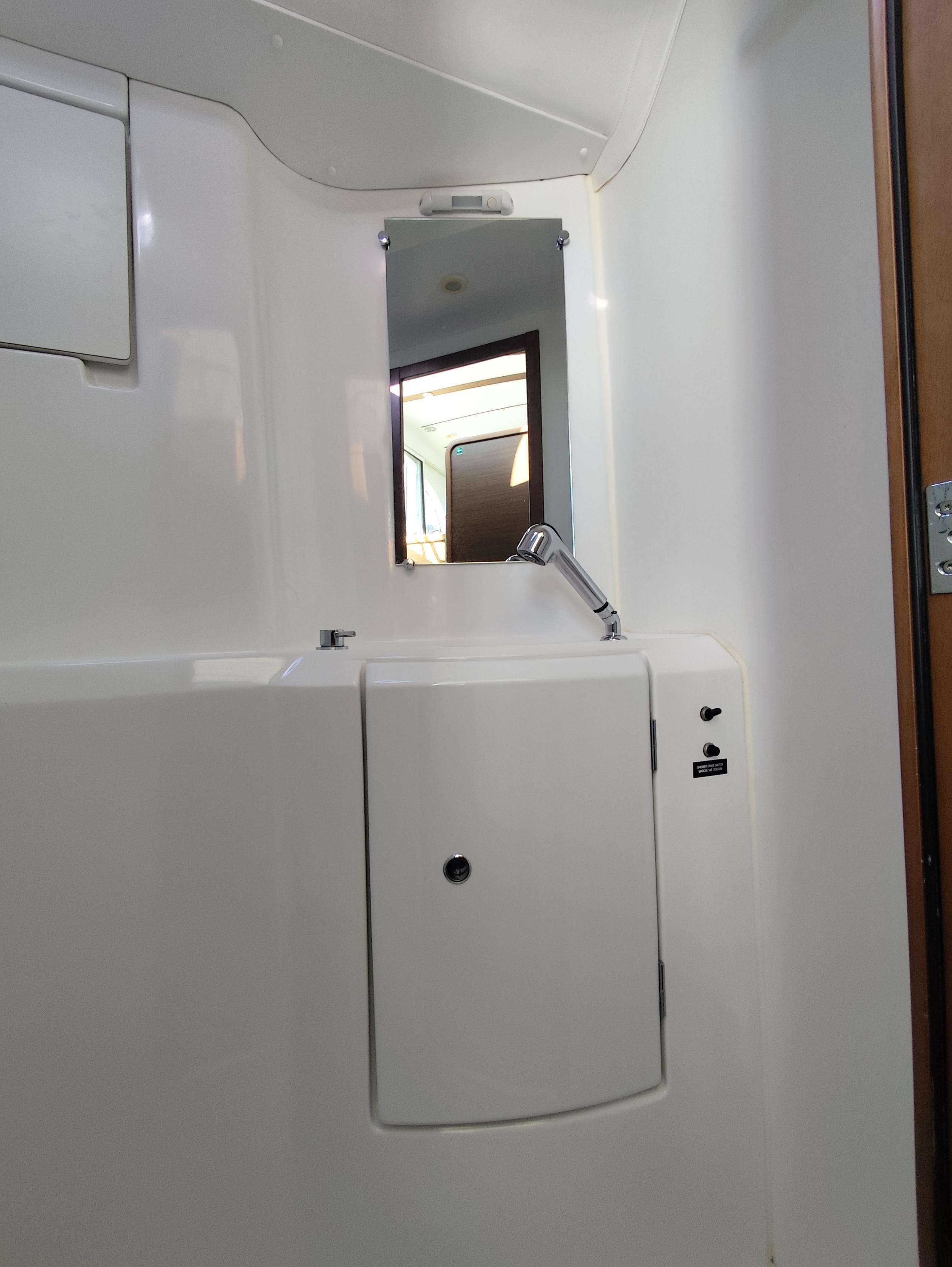 Lagoon 380 - 4 cab. - Whooper, picture 14